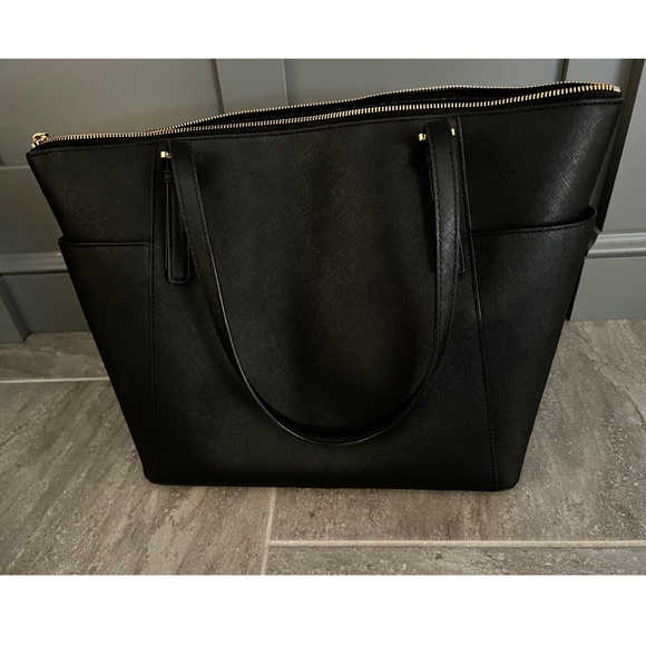 Michael Kors Jet Set East West Saffiano Leather Tote - Picture 3 of 5